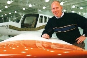 The late pilot Scott Anderson near an airplane.